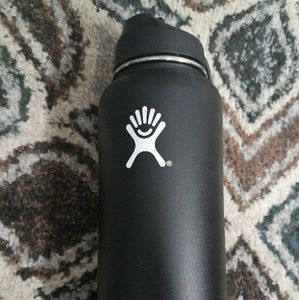 Hydro Flask 32oz black NWT